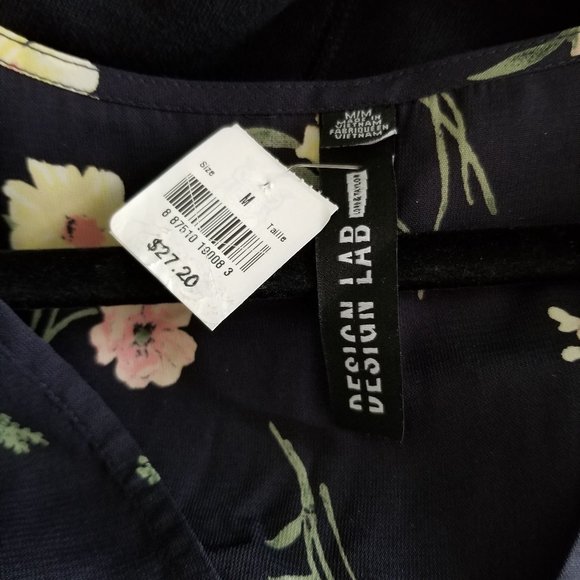 Blouse, blue floral, ladies size medium, new with tags - Picture 7 of 7